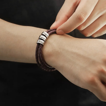 Pulsera de cuero trenzado con anillos de acero personalizados.